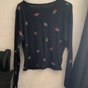 🥰EUC Pink by VS Red Roses Twist-Front, Long-Sleeved Crop Top